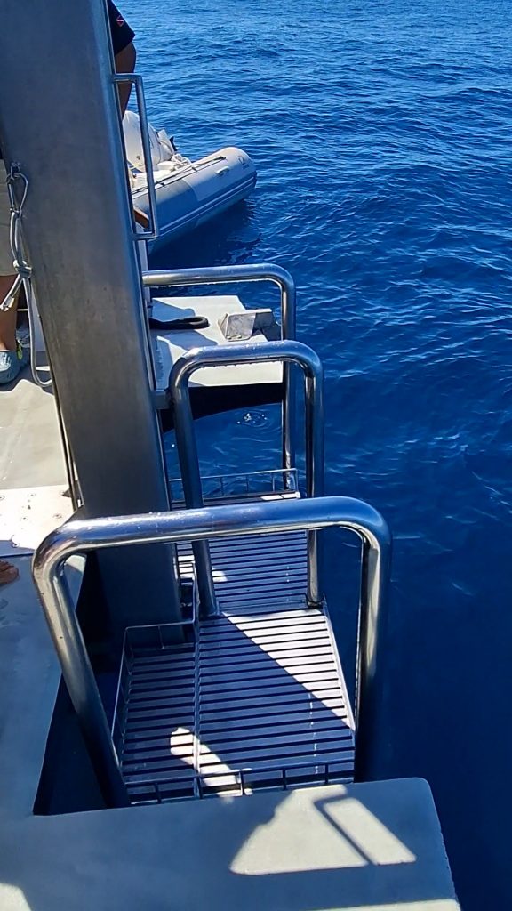 Ascensor en el barco de buceo del Rei del Mar